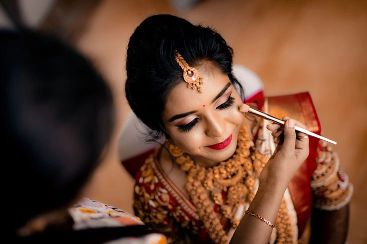 HD bridal makeup artist in Coimbatore creating glowing wedding look