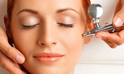 Diwali glowing skin makeup look at Pratis Beauty Lounge
